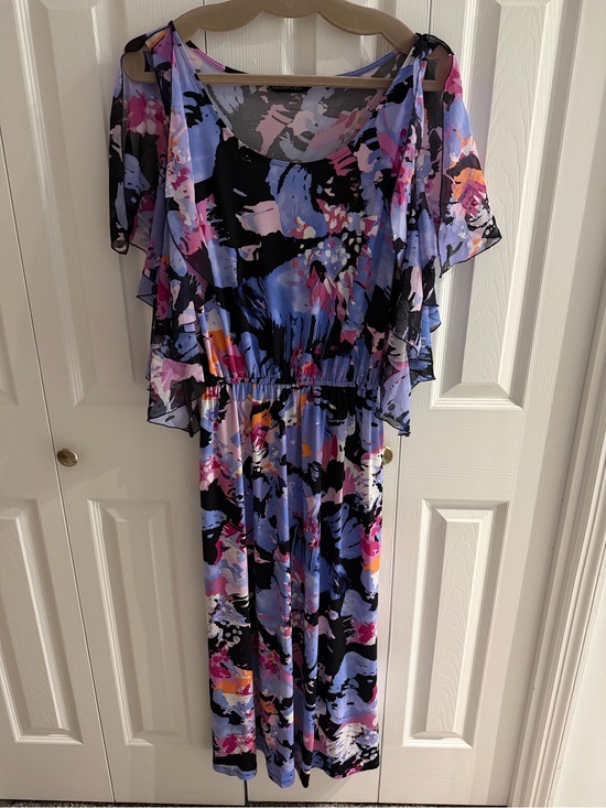 Colleen Lopez Dresses & Skirts - Flowy Lavender Abstract Maxi Dress